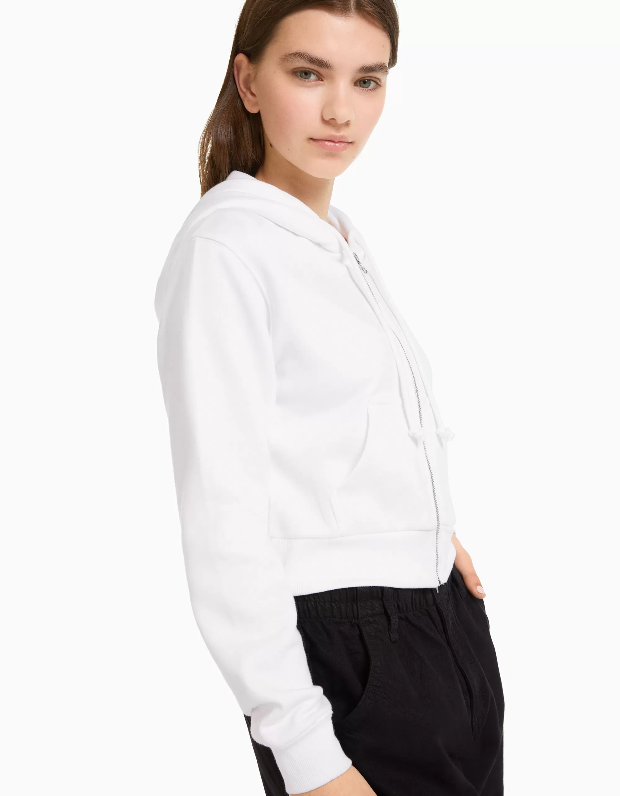 MUJER BERSHKA Sudadera cremallera capucha cropped