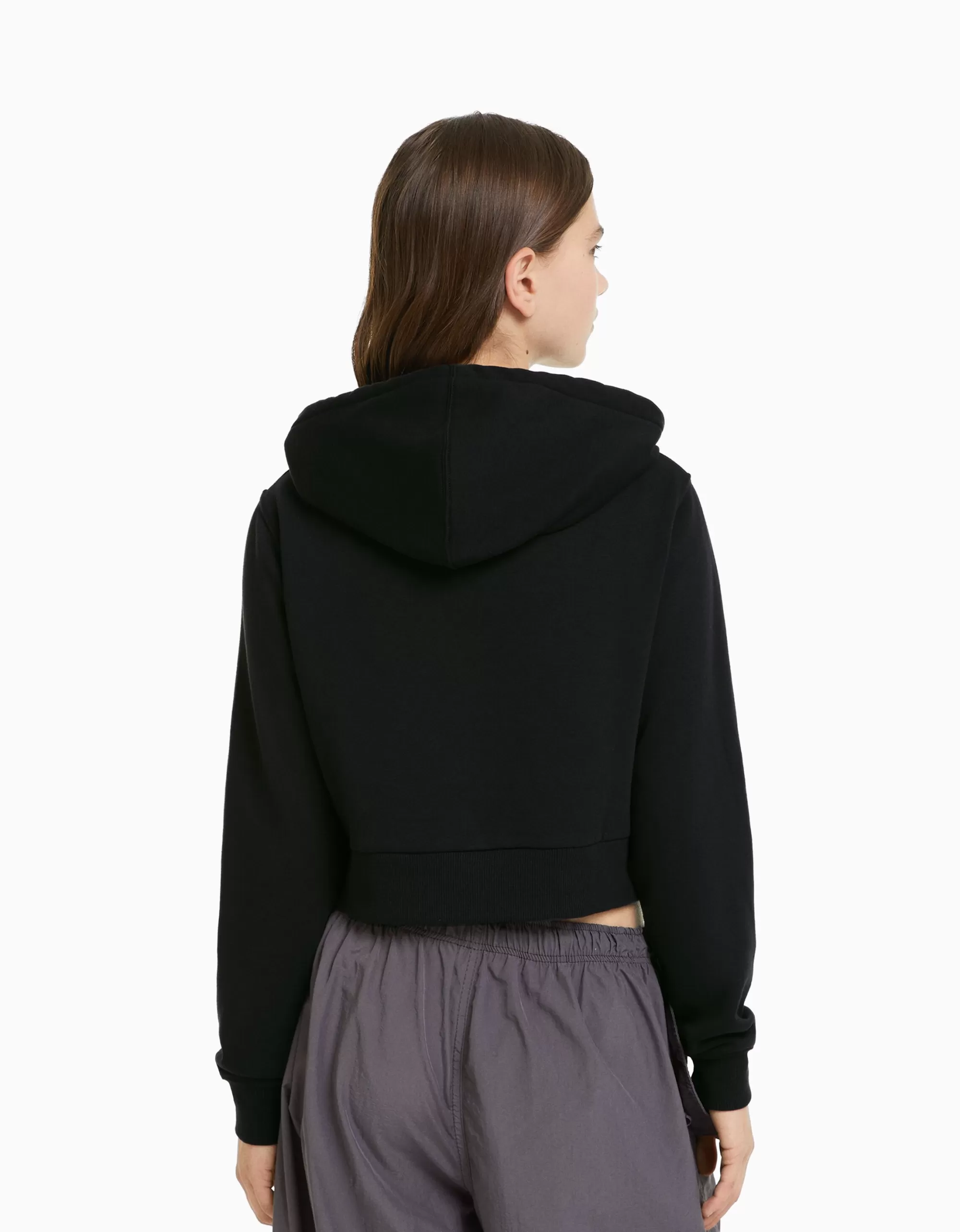 MUJER BERSHKA Sudadera cremallera capucha cropped