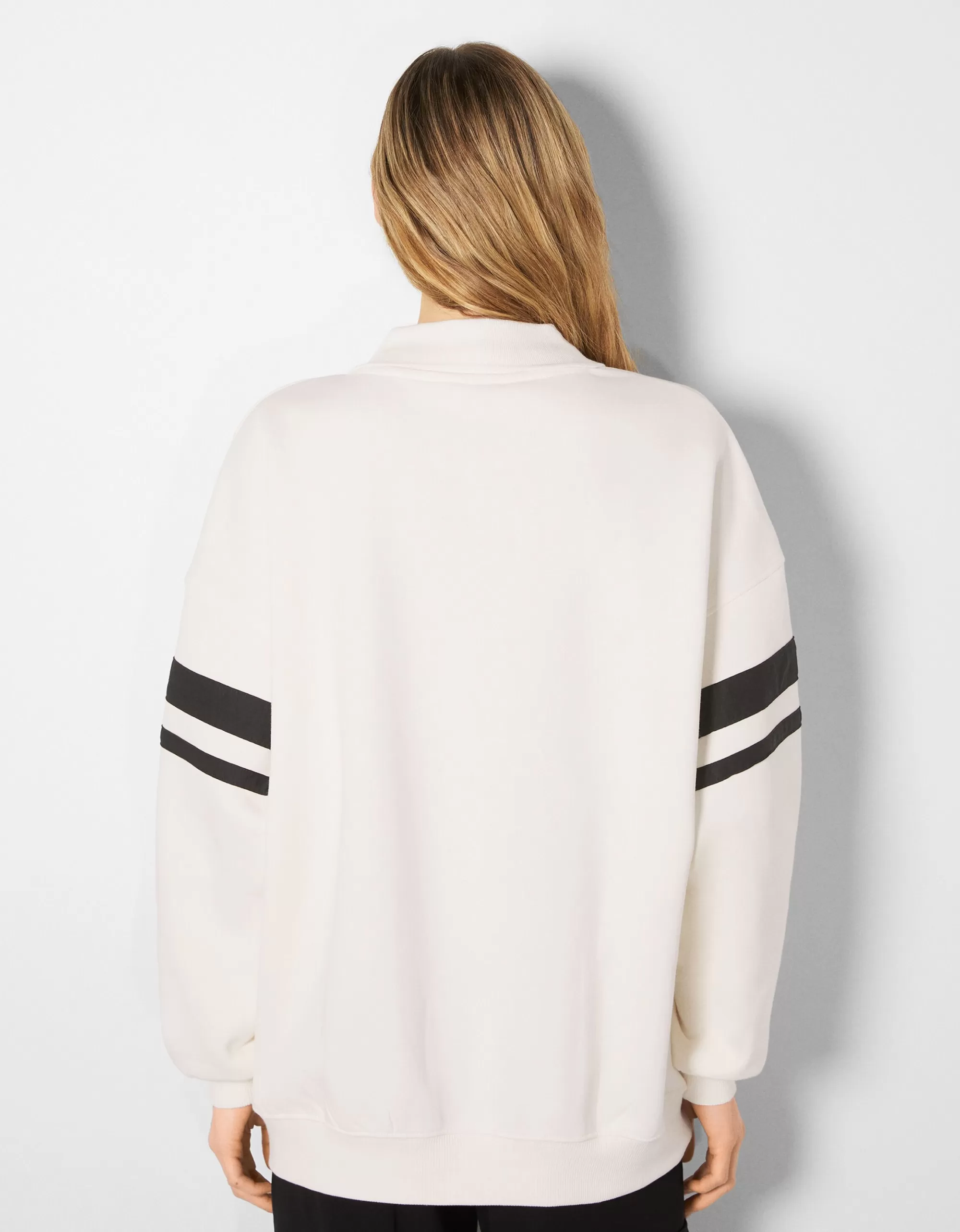 MUJER BERSHKA Sudadera cuello polo