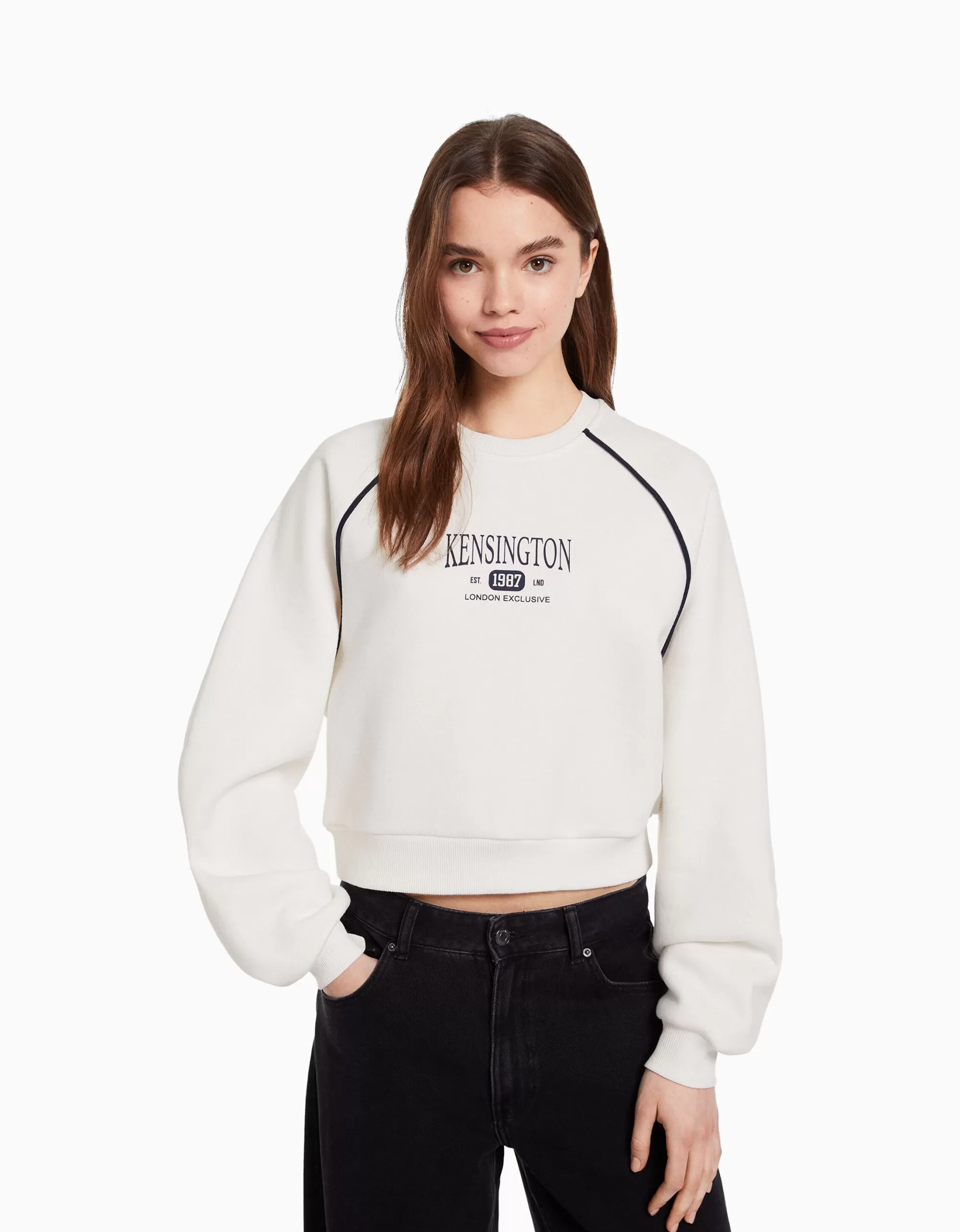 MUJER BERSHKA Sudadera cuello redondo print contraste