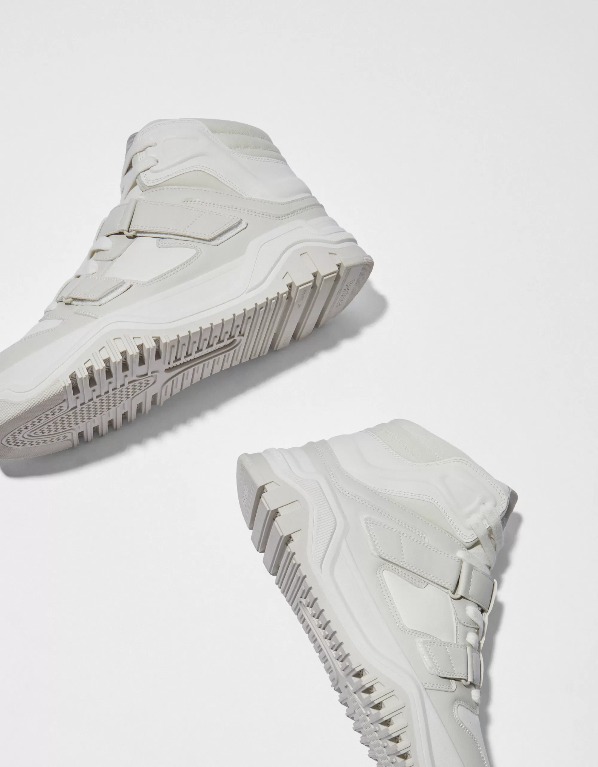 HOMBRE BERSHKA Zapatillas abotinadas detalle de tiras de quita y pon hombre