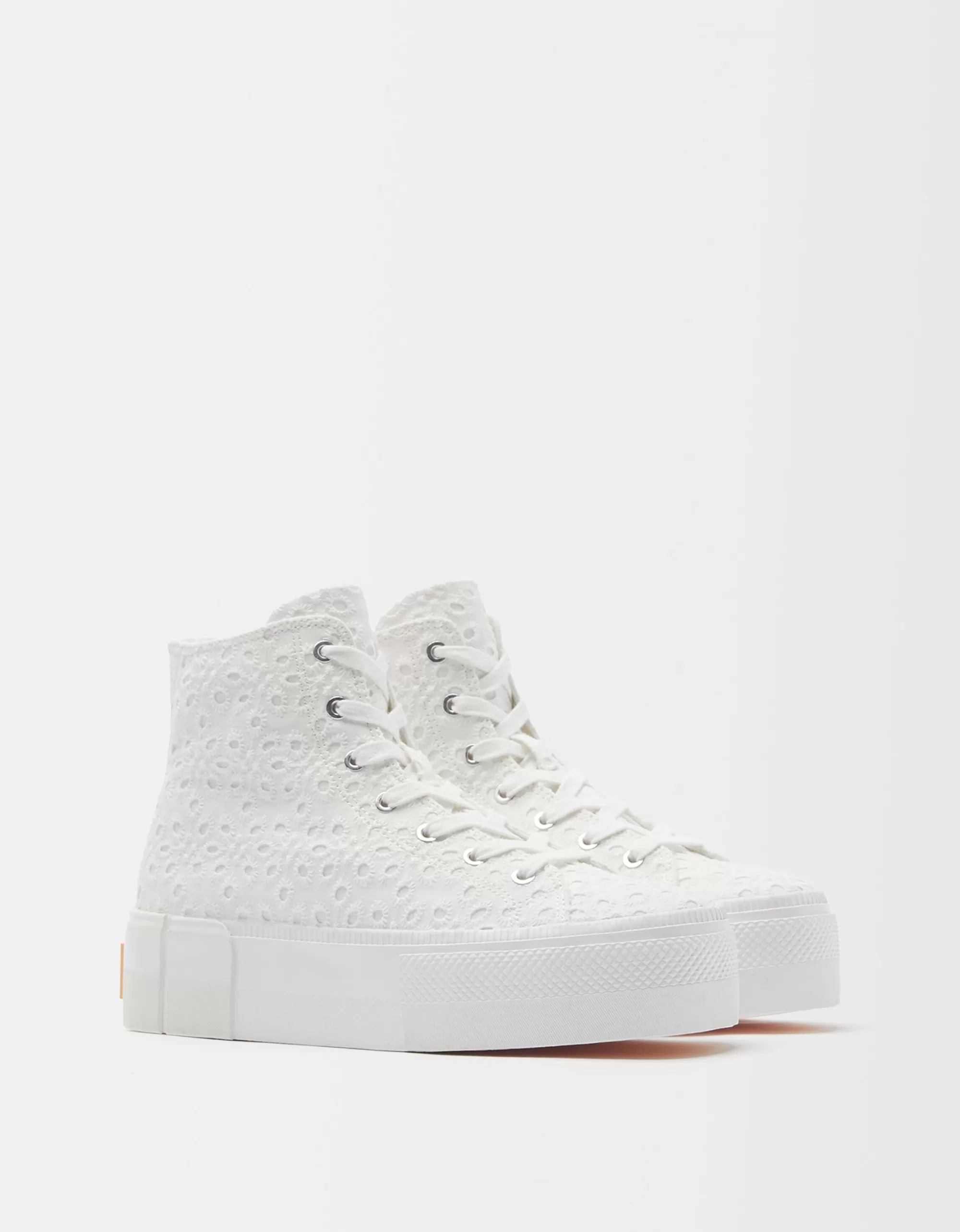 MUJER BERSHKA Zapatillas abotinadas plataforma bordado suizo