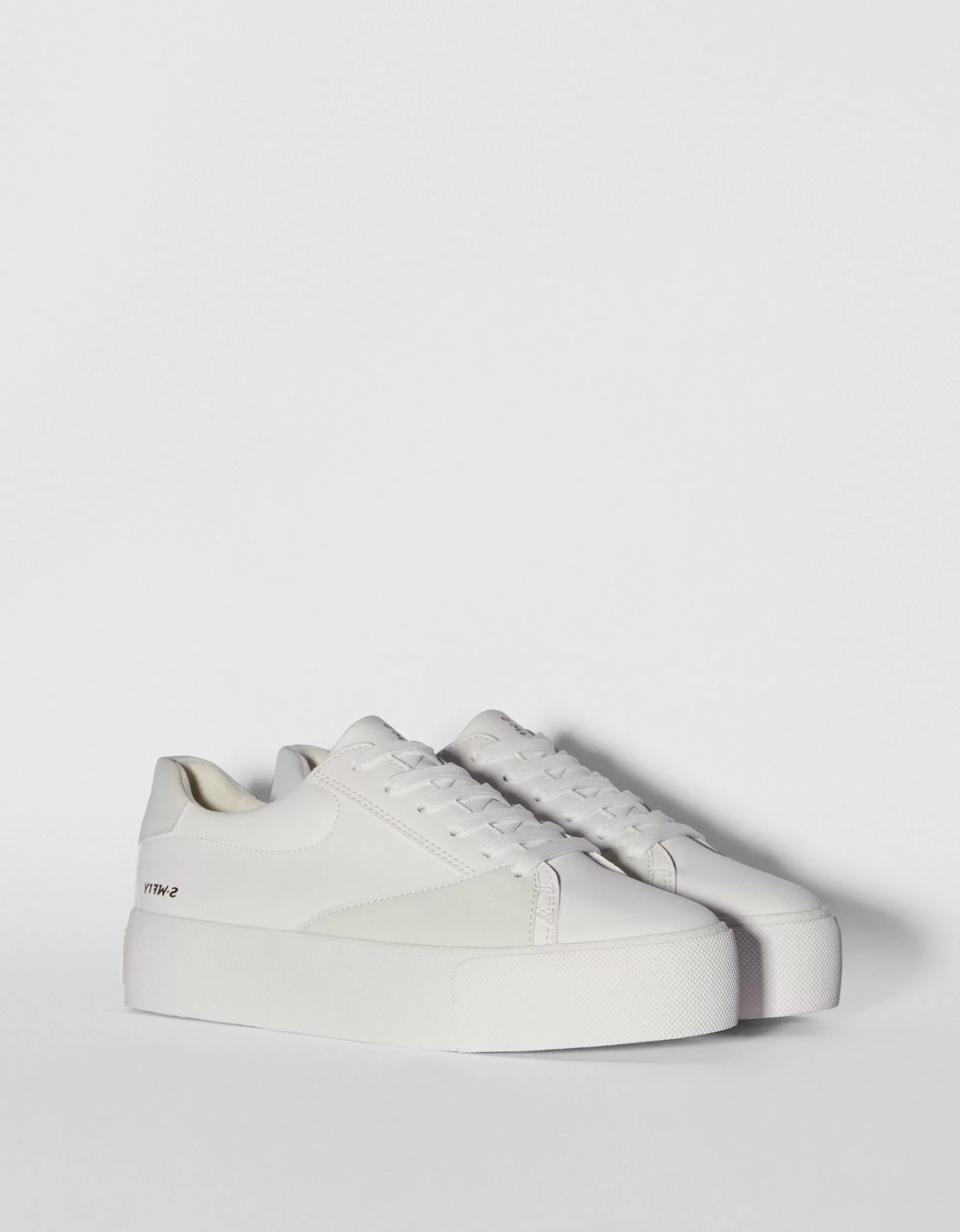 MUJER BERSHKA Zapatillas detalles acolchados