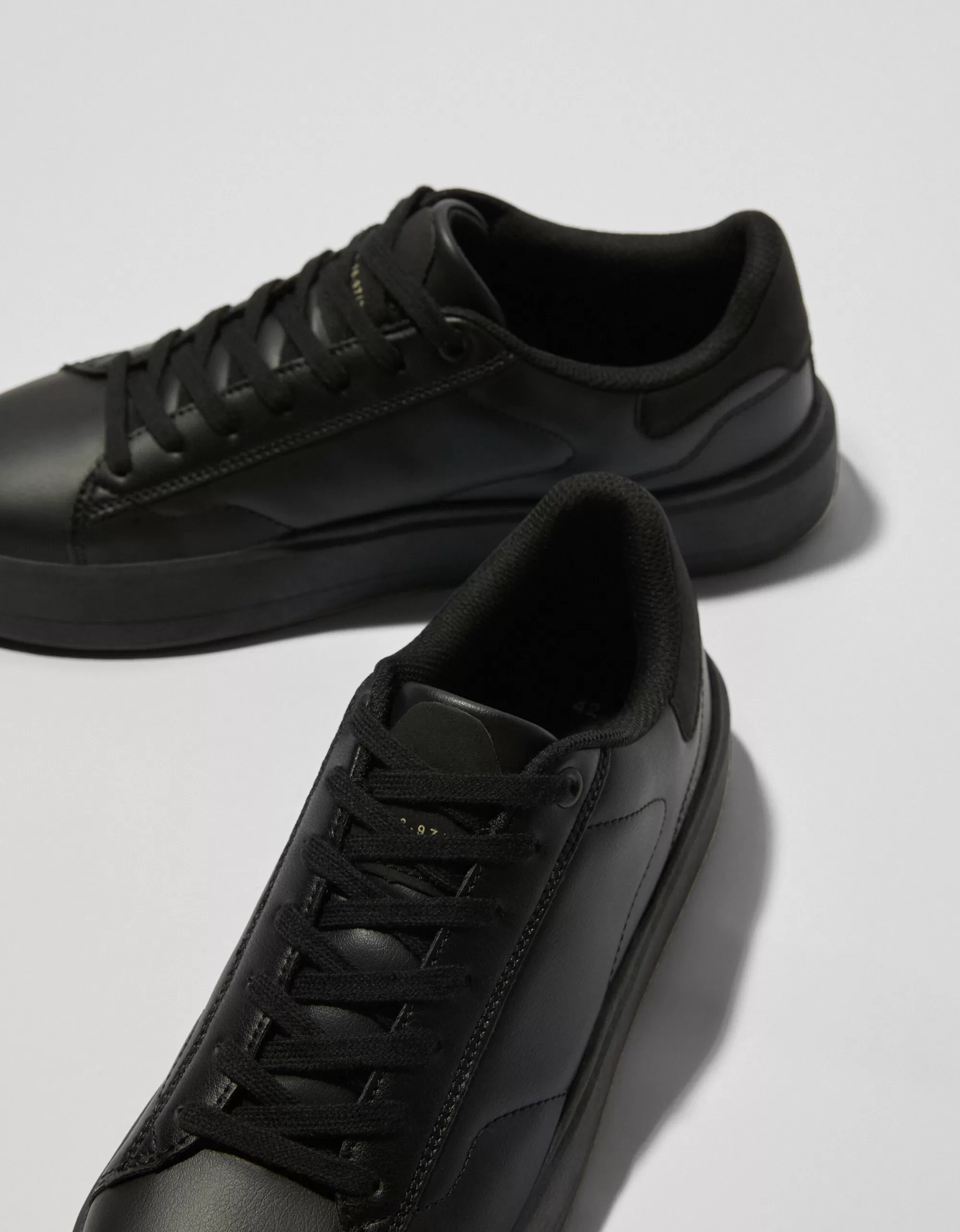HOMBRE BERSHKA Zapatillas monocolor hombre