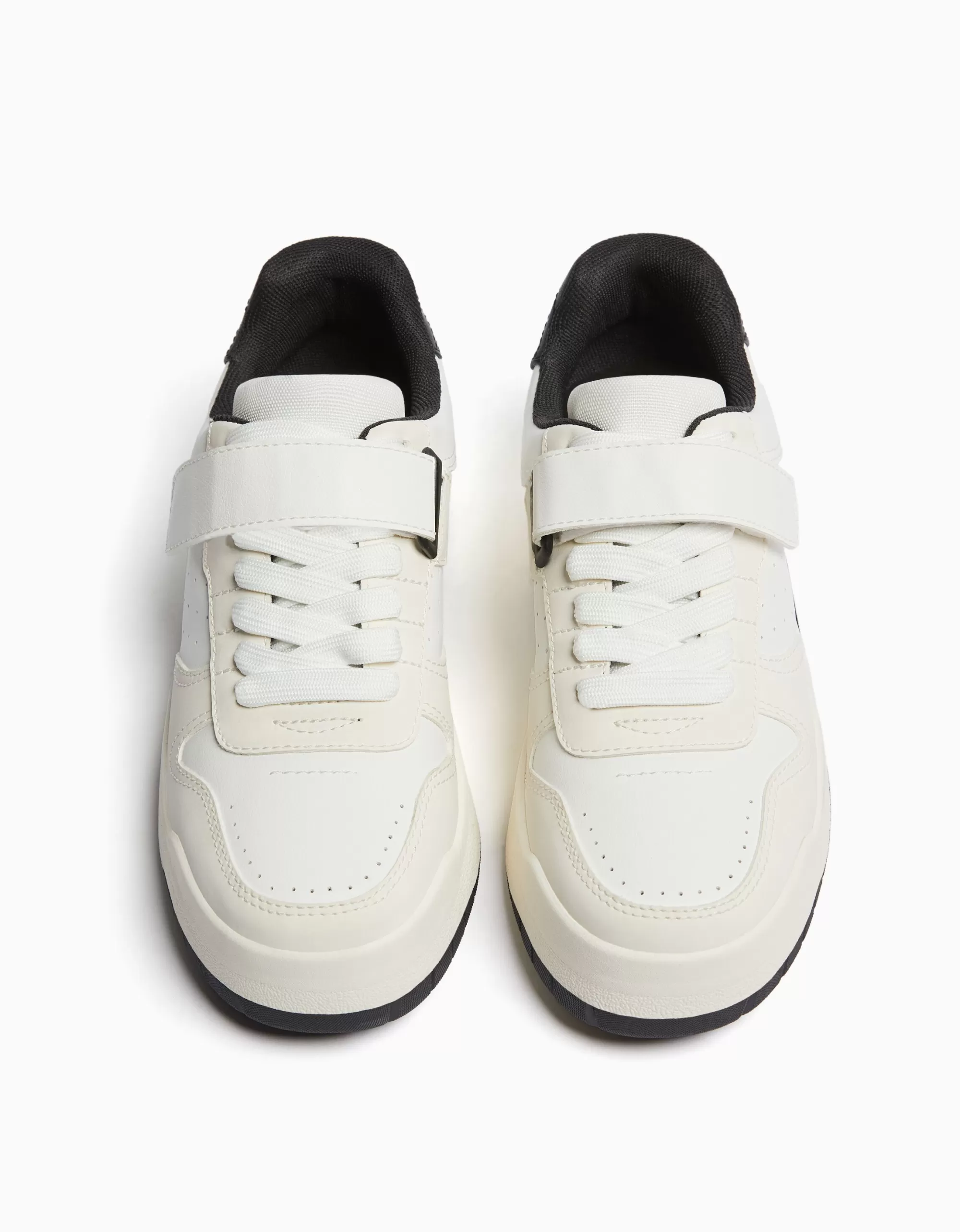 MUJER BERSHKA Zapatillas picados detalle tira