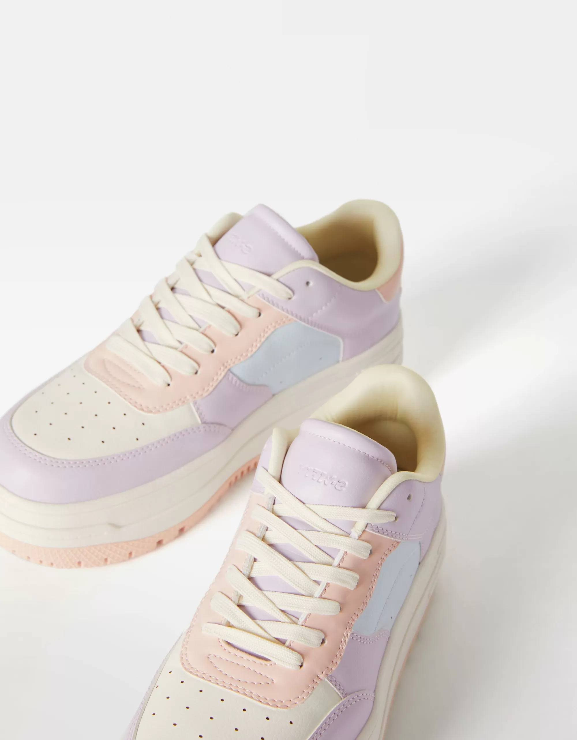MUJER BERSHKA Zapatillas plataforma combinadas
