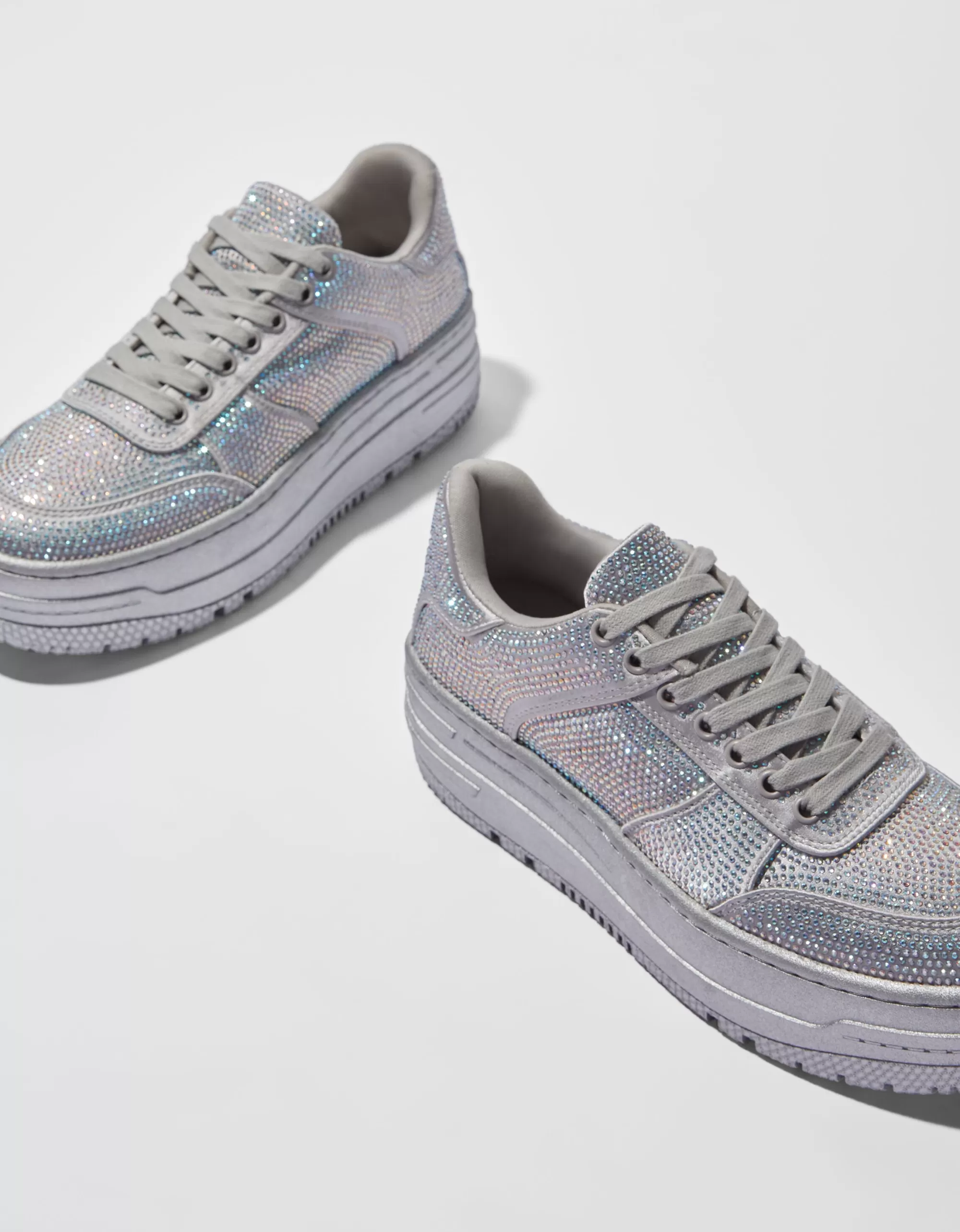 MUJER BERSHKA Zapatillas forma detalle brillos
