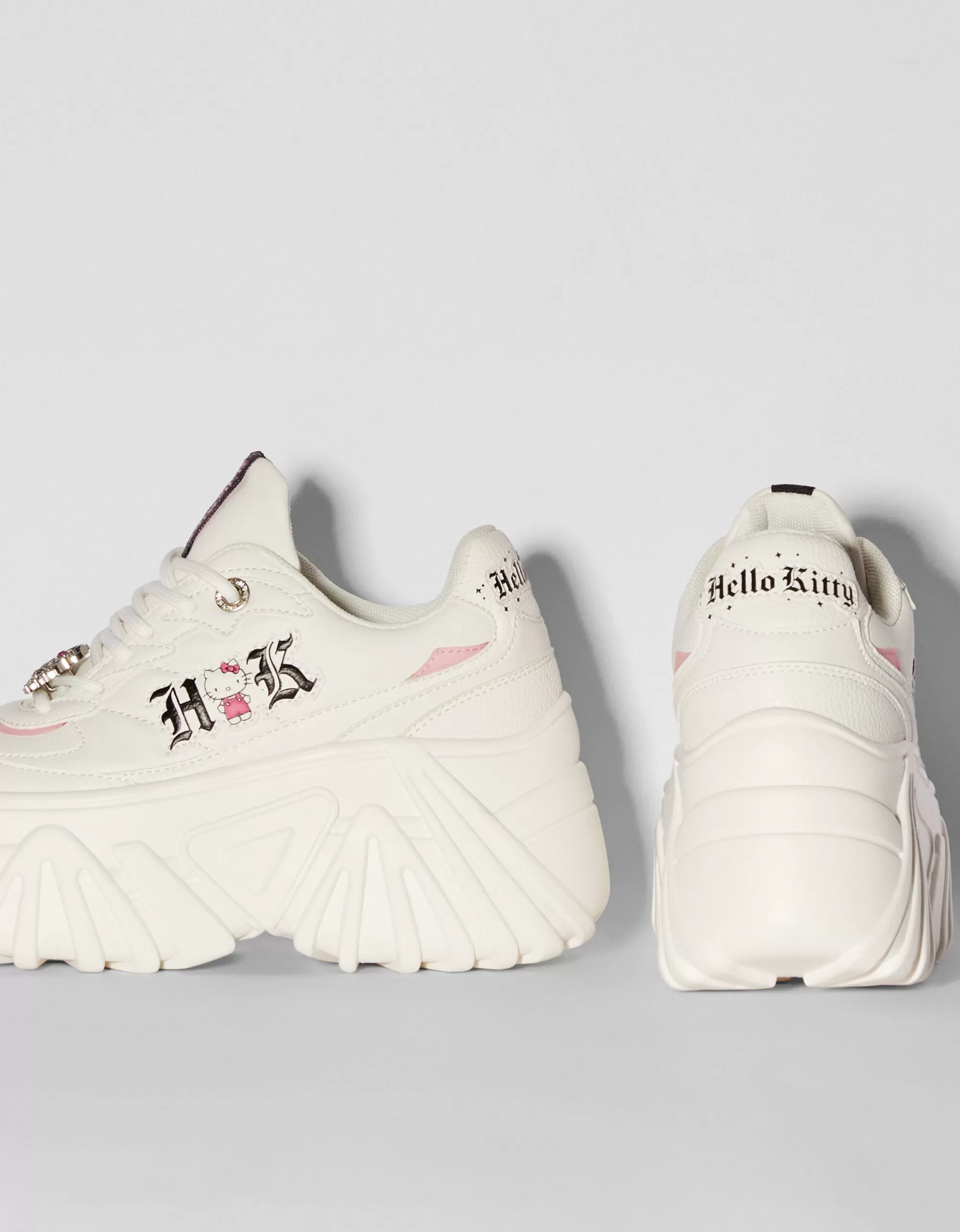 MUJER BERSHKA Zapatillas plataforma Hello Kitty joya