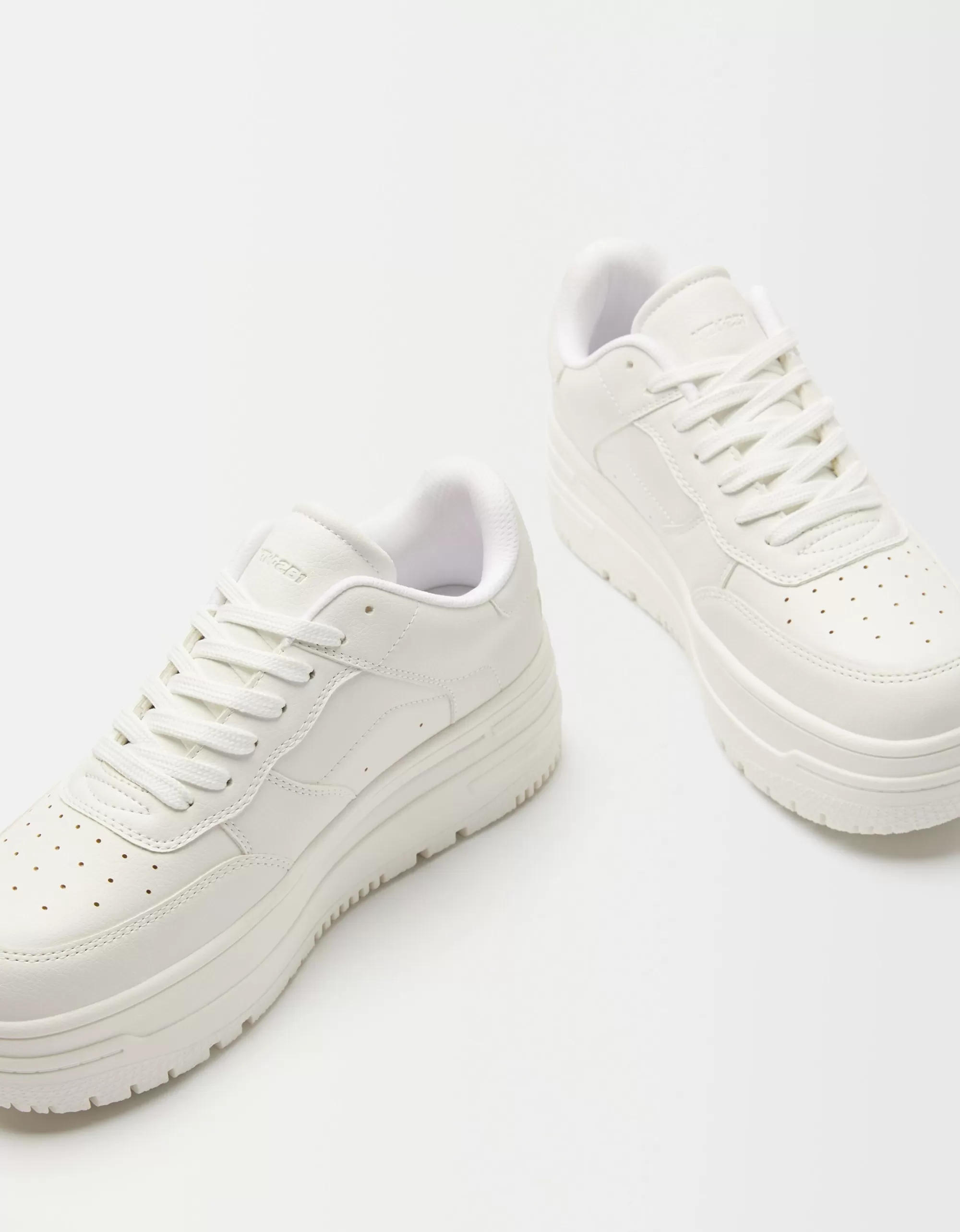 MUJER BERSHKA Zapatillas plataforma monocolor