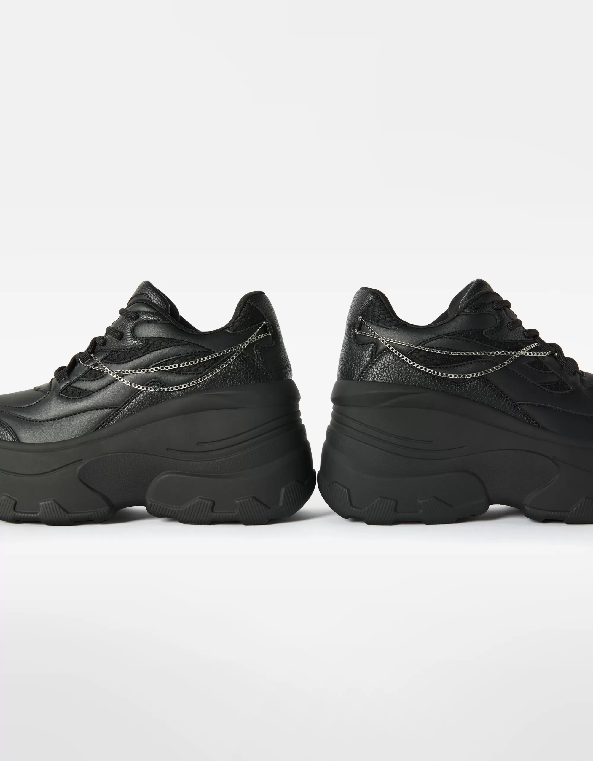 MUJER BERSHKA Zapatillas plataforma XL cadena