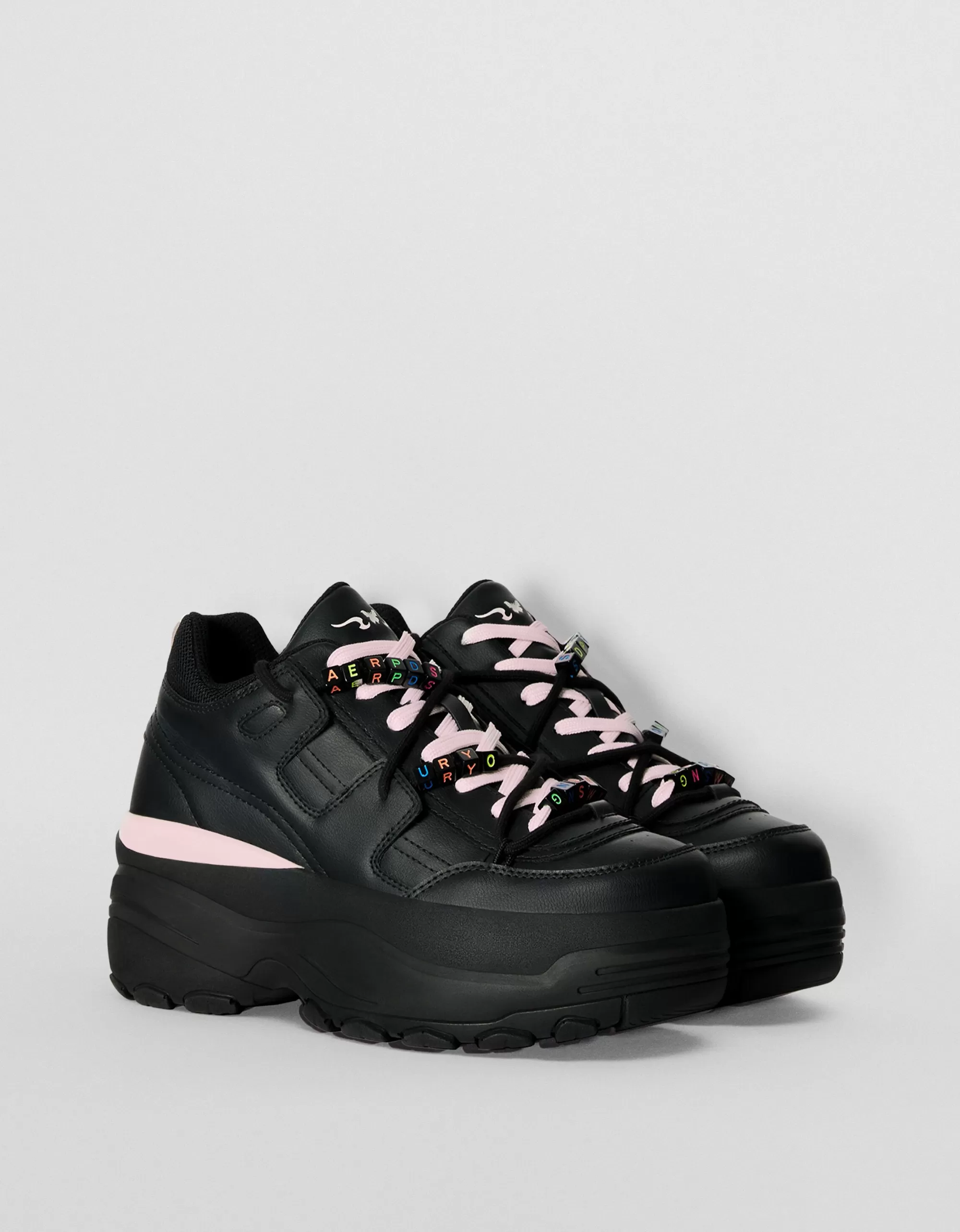 MUJER BERSHKA Zapatillas XL adornos.