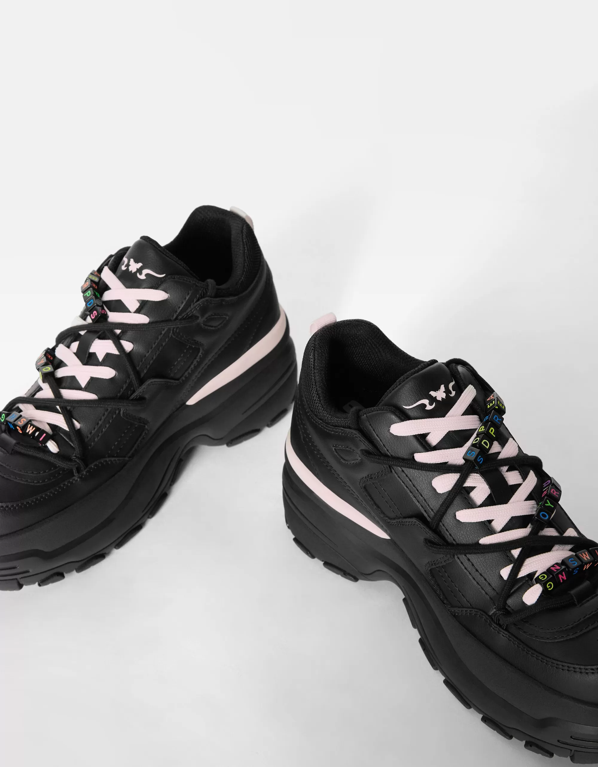 MUJER BERSHKA Zapatillas XL adornos.