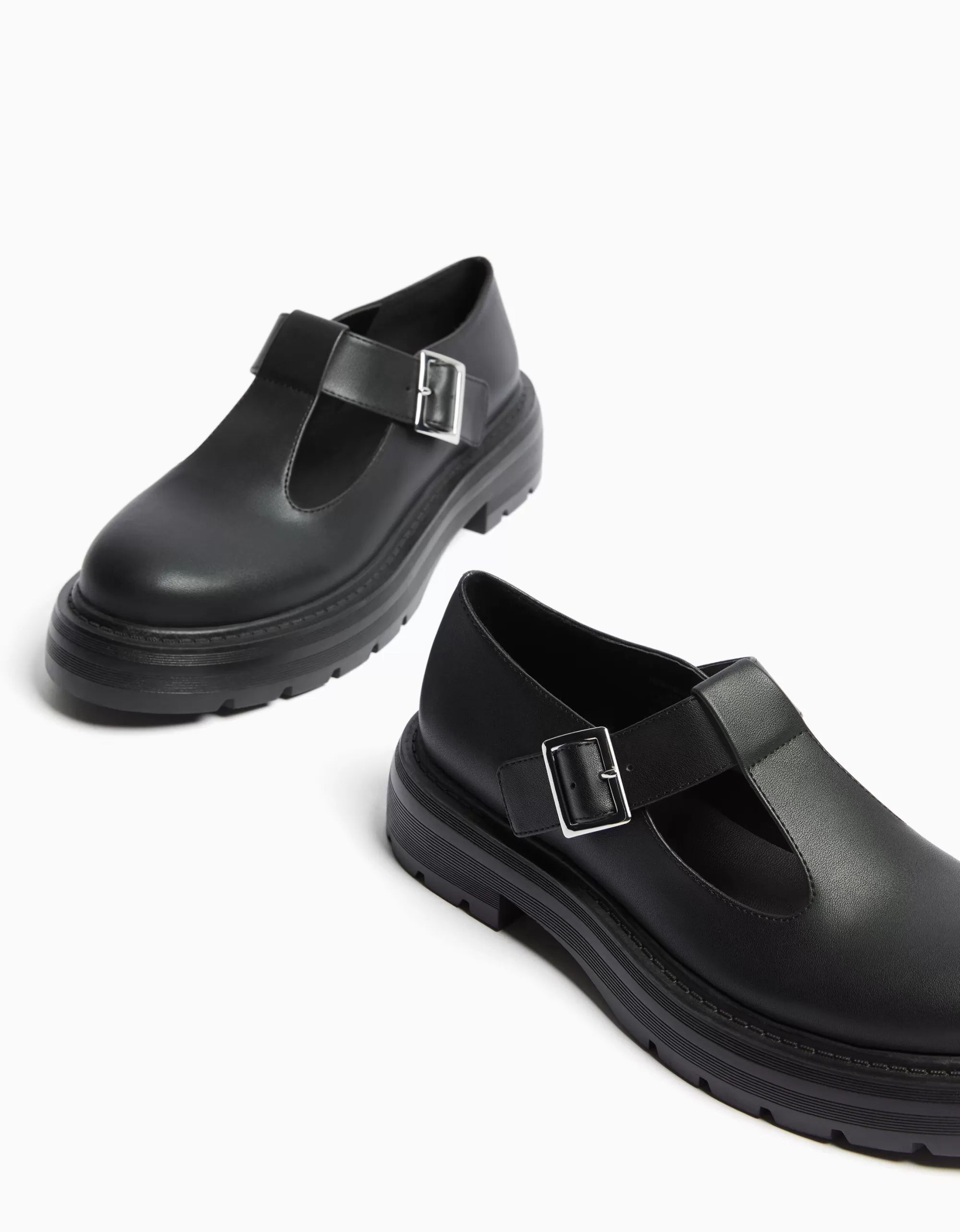 MUJER BERSHKA Zapato plano tipo Mary Jane