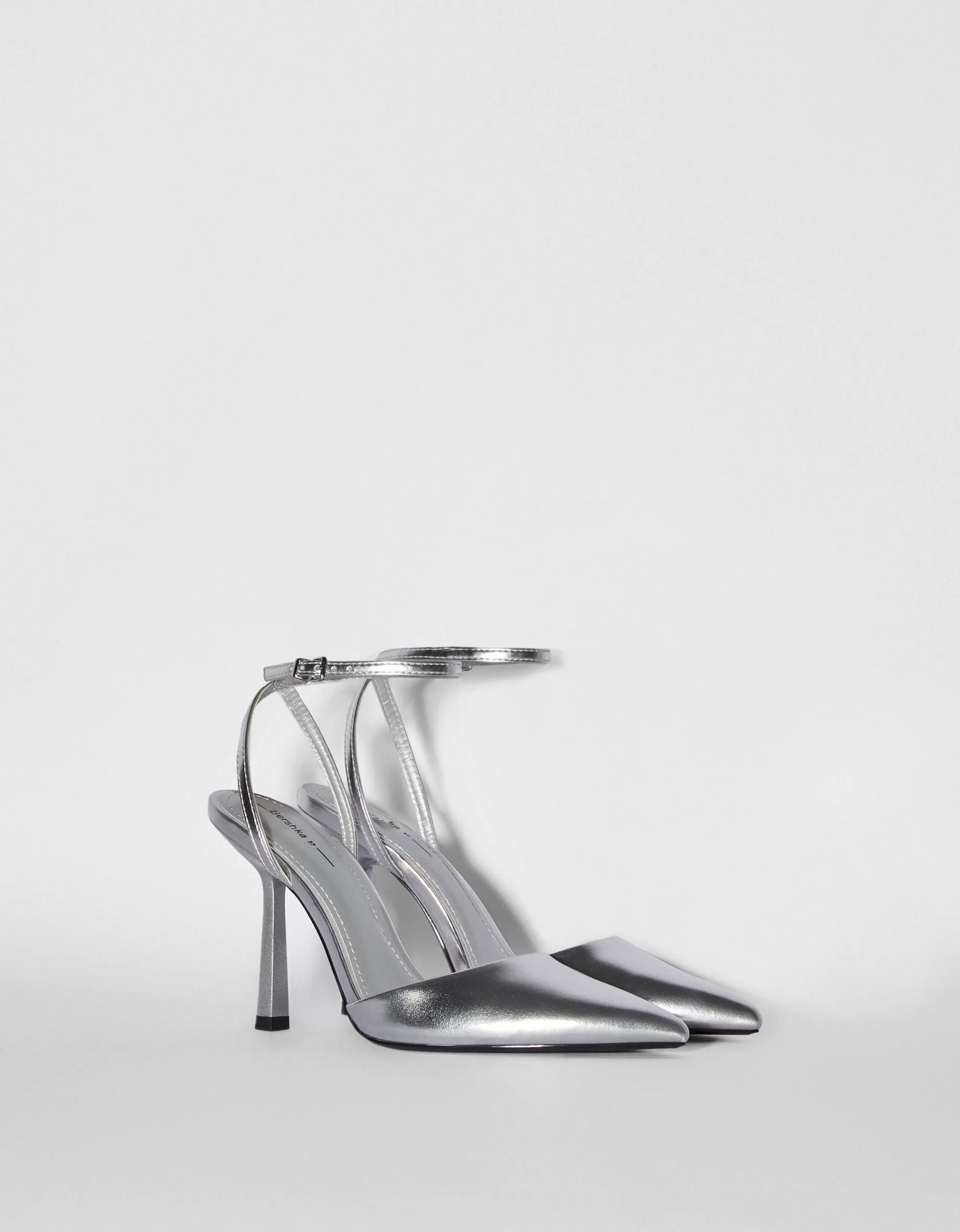 MUJER BERSHKA Zapato tacón destalonado metalizado