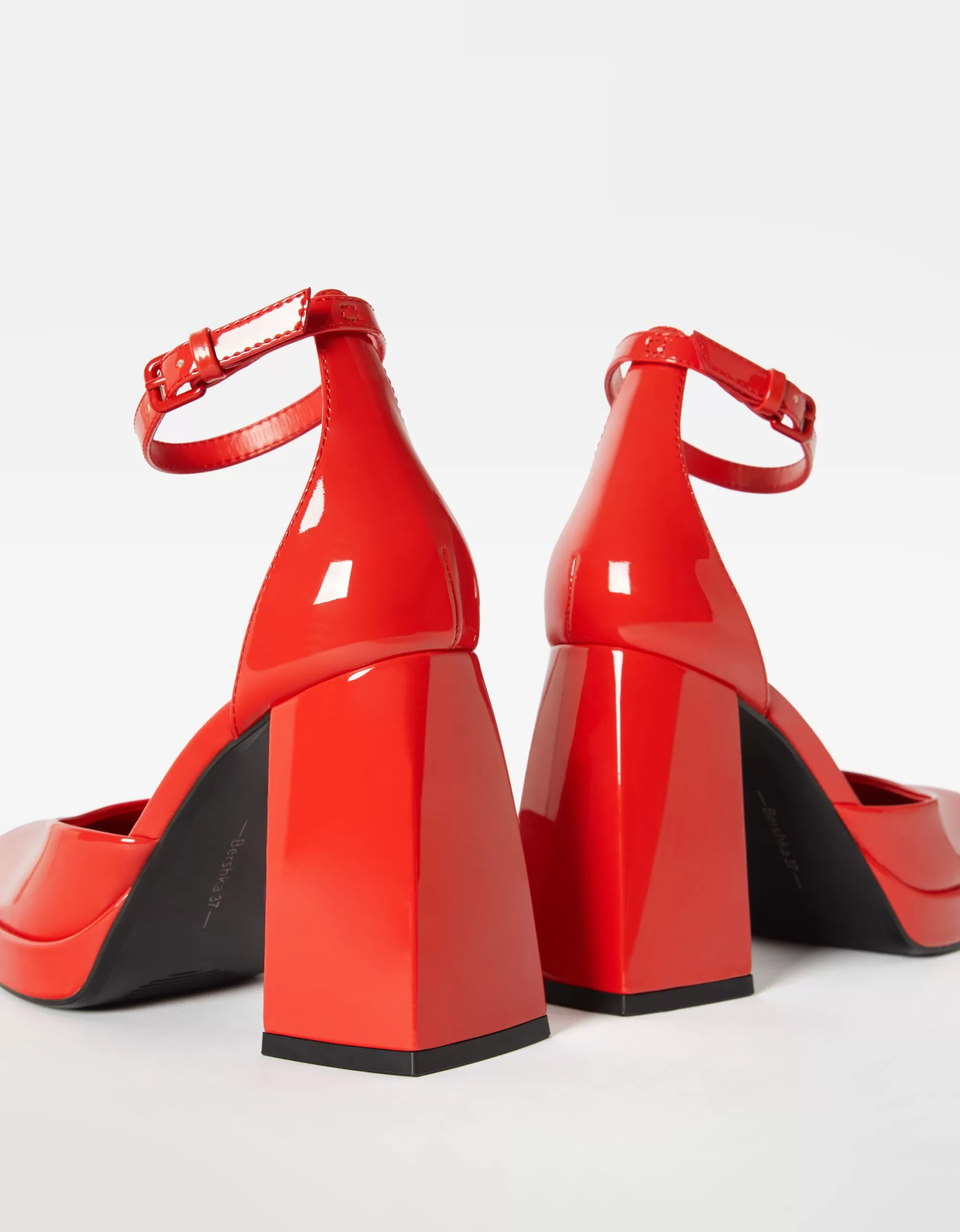 MUJER BERSHKA Zapato tacón plataforma
